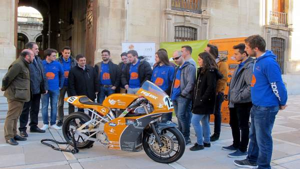 Recepciónal equipo EPSJaén UJATeam, que participará en Motostudent. Recepciónal equipo EPSJaén UJATeam, que participará en Motostudent.