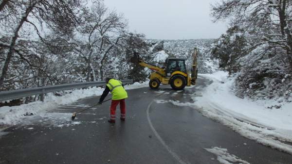 Trabajos de limpieza de la carretera Trabajos de limpieza de la carretera