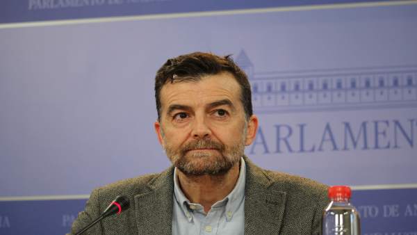 El coordinador general de IULV-CA, Antonio Maíllo, en rueda de prensa El coordinador general de IULV-CA, Antonio Maíllo, en rueda de prensa