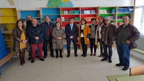 López (centro), durante su visita a Villafranca de Córdoba López (centro), durante su visita a Villafranca de Córdoba