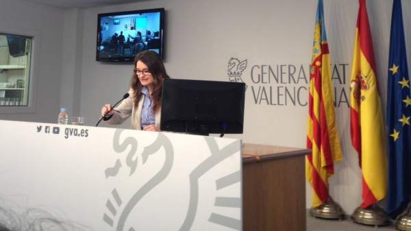 Oltra valora la paritat en el Consell: "Per una vegada les dones marquen les instruccions i els homes les executen" Oltra valora la paritat en el Consell: "Per una vegada les dones marquen les instruccions i els homes les executen"