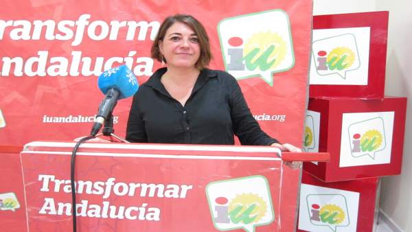 Elena Cortés en la sede de IU en Córdoba Elena Cortés en la sede de IU en Córdoba