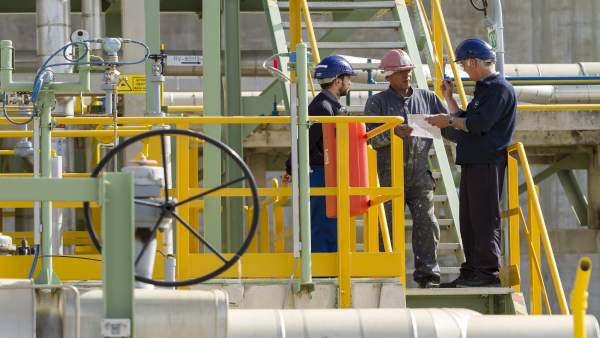 Trabajadores del sector industrial. Trabajadores del sector industrial.
