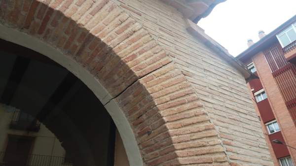 Grietas detectadas en el edificio del Aula Cultural San Benito de Calatayud Grietas detectadas en el edificio del Aula Cultural San Benito de Calatayud