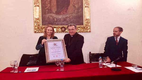 La Fundación Endesa recibe el premio 'Pedro Suárez' La Fundación Endesa recibe el premio 'Pedro Suárez'