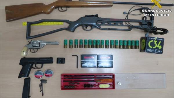 Armas incautadas por la Guardia Civil en El Campello Armas incautadas por la Guardia Civil en El Campello