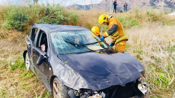 Coche caído al barranco en Orihuela Coche caído al barranco en Orihuela