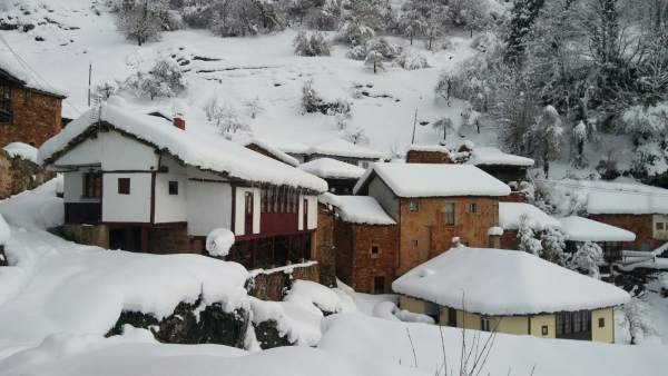 Nieve, pueblo nevado, incomunicado, Somiedo, temporal Nieve, pueblo nevado, incomunicado, Somiedo, temporal