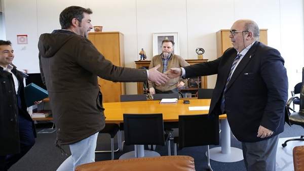 Oria se reúne con el alcalde de Santoña Oria se reúne con el alcalde de Santoña