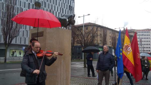Homenaje a las víctimas de ETA en Pamplona Homenaje a las víctimas de ETA en Pamplona