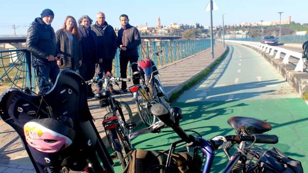 Visita de Participa Sevilla e IU a la pasarela ciclopeatonal sobre la SE-30 Visita de Participa Sevilla e IU a la pasarela ciclopeatonal sobre la SE-30