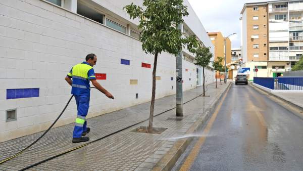Emasa baldeo calle operario Emasa baldeo calle operario