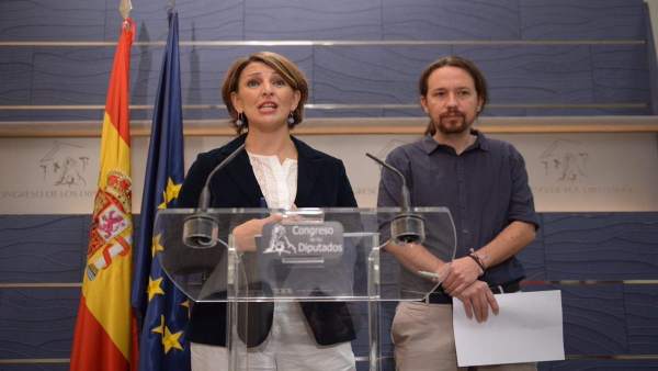 Yolanda Díaz y Pablo Iglesias, en una rueda de prensa en el Congreso Yolanda Díaz y Pablo Iglesias, en una rueda de prensa en el Congreso