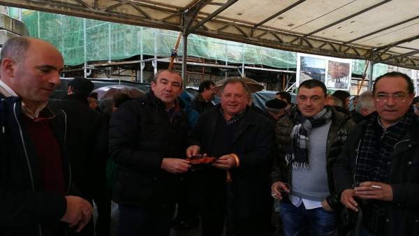 Nota E Foto. A Festa Da Androlla Reúne A Preto De 3.000 Persoas En Navia De Suar Nota E Foto. A Festa Da Androlla Reúne A Preto De 3.000 Persoas En Navia De Suar