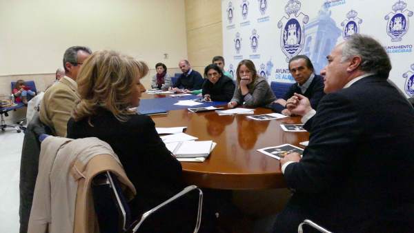 Reunión mantenida en el Consistorio con familiares del guitarrista Reunión mantenida en el Consistorio con familiares del guitarrista