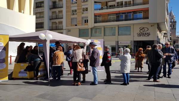 Recogida de firmas organizada por la asociación Hablamos Español Recogida de firmas organizada por la asociación Hablamos Español