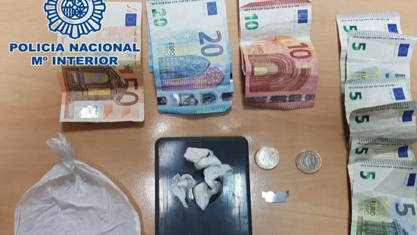 Nota De Prensa:'La Policía Nacional Detiene A Un Hombre Por Tráfico De Drogas En Nota De Prensa:'La Policía Nacional Detiene A Un Hombre Por Tráfico De Drogas En