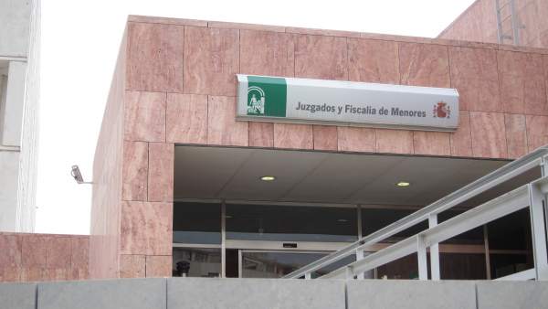 Fiscalía De Menores Fiscalía De Menores