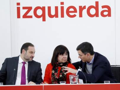 José Luis Ábalos, Pedro Sánchez y Cristina Narbona, secretario de Organización, secretario general y presidenta del PSOE, respectivamente.