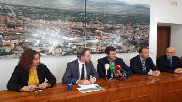 Firma de proyecto para la remodelación de la avenida Buenos Aires Firma de proyecto para la remodelación de la avenida Buenos Aires