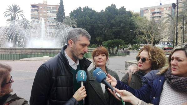 Urralburu y María Giménez de Podemos contestan a los medios Urralburu y María Giménez de Podemos contestan a los medios