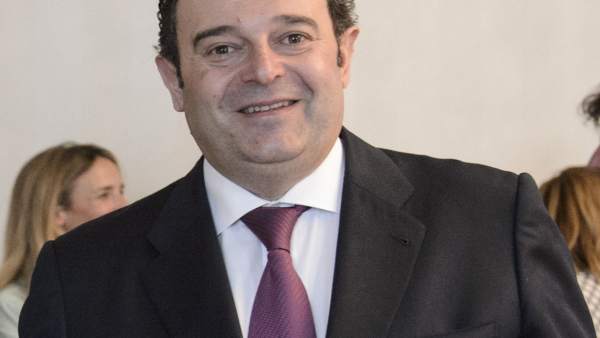 Gerardo Camps demana posposar la seua compareixença en la comissió de fires en Corts en coincidir amb un ple del Congrés Gerardo Camps demana posposar la seua compareixença en la comissió de fires en Corts en coincidir amb un ple del Congrés