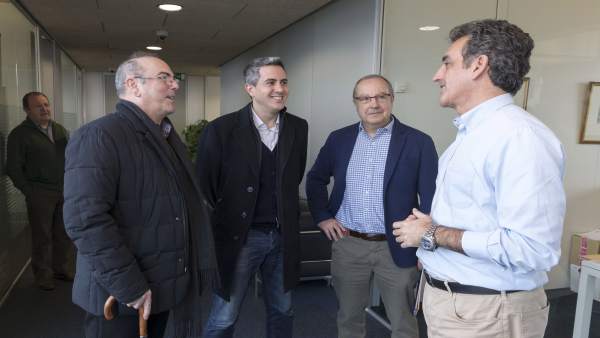 Martín se reúne con el alcalde de Bezana, Pablo Zuloaga Martín se reúne con el alcalde de Bezana, Pablo Zuloaga
