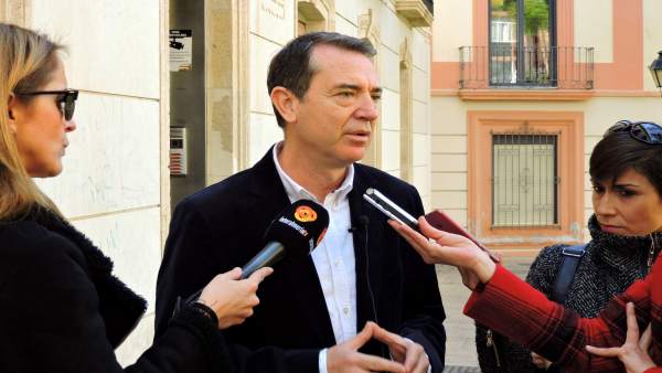 Pérez Navas, en declaraciones a los periodistas Pérez Navas, en declaraciones a los periodistas