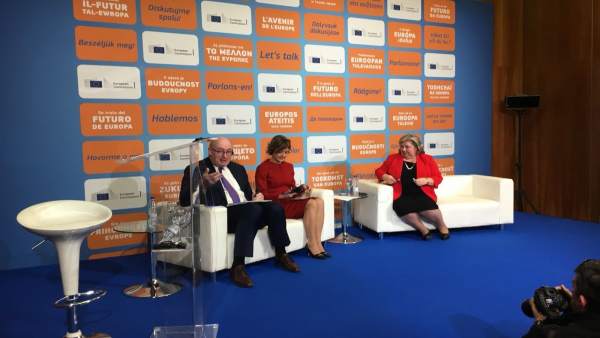 Phil Hogan, Isabel García Tejerina y Clara Aguilera. Phil Hogan, Isabel García Tejerina y Clara Aguilera.