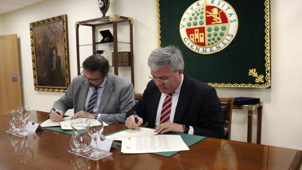 Firma del convenio para el seminario sobre la reforma de las haciendas locales. Firma del convenio para el seminario sobre la reforma de las haciendas locales.