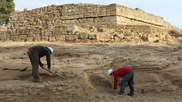 Excavación en el foso de Ullastret Excavación en el foso de Ullastret