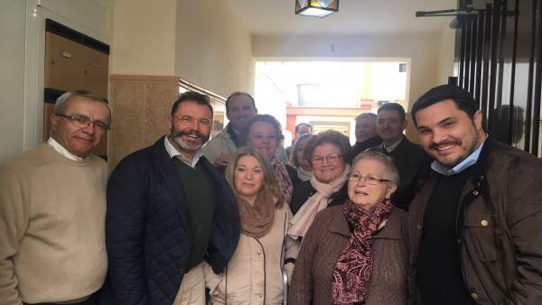 Valdivielso (2i) visita las obras de mejora de accesibilidad en el edificio. Valdivielso (2i) visita las obras de mejora de accesibilidad en el edificio.