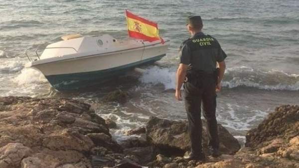 Patera hallada por la Guardia Civil Patera hallada por la Guardia Civil