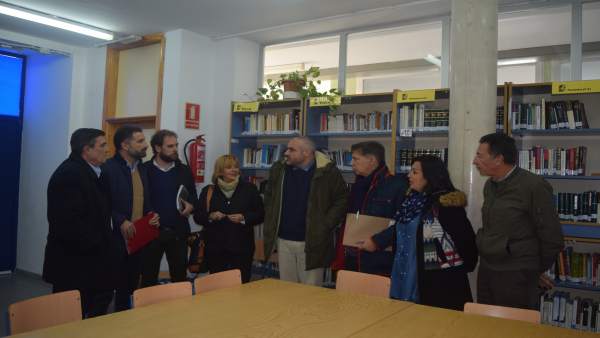 El delegado de Educación, Vicente Zarza, en el centro Odón Betanzos en Mazagón. El delegado de Educación, Vicente Zarza, en el centro Odón Betanzos en Mazagón.