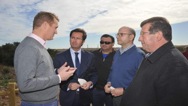 Enríquez visita los trabajos en Punta Entinas-Sabinar Enríquez visita los trabajos en Punta Entinas-Sabinar