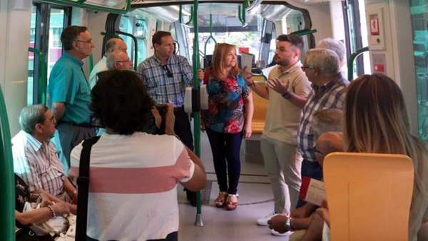 Campaña de seguridad vial en el metro ligero a su paso por Armilla (Granada) Campaña de seguridad vial en el metro ligero a su paso por Armilla (Granada)
