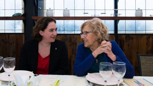 Ada Colau y Manuela Carmena. Ada Colau y Manuela Carmena.