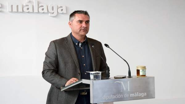 El diptuado socialista Antonio Yuste en rueda de prensa El diptuado socialista Antonio Yuste en rueda de prensa