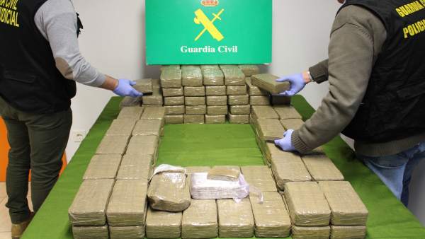 Droga aprehendida al detenido. Droga aprehendida al detenido.