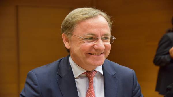 Moragues insta un pacte PP/PSOE per a analitzar la reestructuració del deute si existeix acord entre CCAA i partits Moragues insta un pacte PP/PSOE per a analitzar la reestructuració del deute si existeix acord entre CCAA i partits