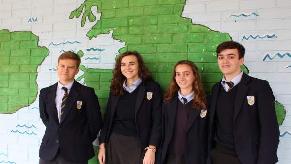Alumnos del colegio 'St George Sevilla' tras ser finalistas del EYP Alumnos del colegio 'St George Sevilla' tras ser finalistas del EYP