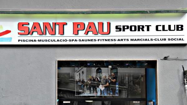 La entrada del gimnasio social Sant Pau. La entrada del gimnasio social Sant Pau.