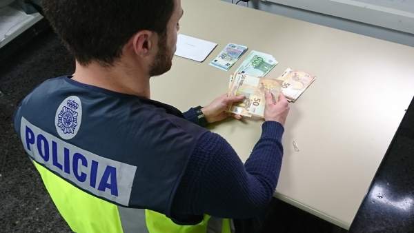 La Policía Nacional Detiene En Mallorca A Una Pareja Que Estaban A Punto De Casa La Policía Nacional Detiene En Mallorca A Una Pareja Que Estaban A Punto De Casa