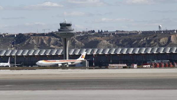 Imagen de la torre de control del Aeropuerto de Barajas. Imagen de la torre de control del Aeropuerto de Barajas.