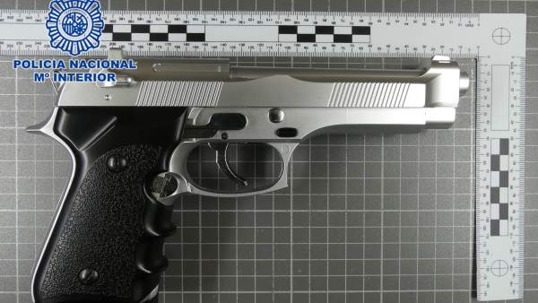 Imagen del arma simulada intervenida Imagen del arma simulada intervenida