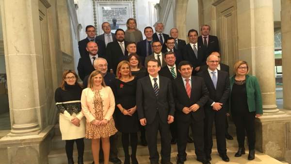 Reunión de la Comisión de Diputaciones, Cabildos y Consejos Insulares de la FEMP Reunión de la Comisión de Diputaciones, Cabildos y Consejos Insulares de la FEMP