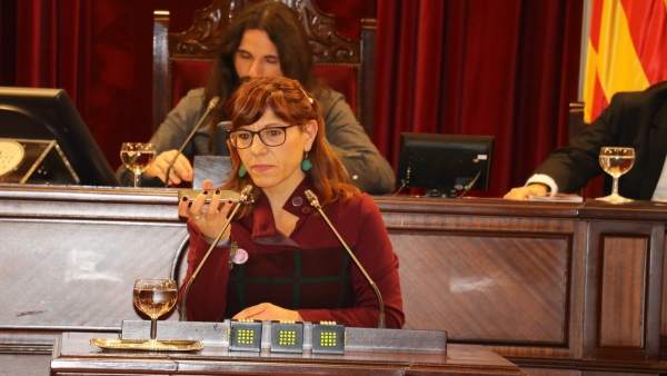 Laura Camargo reproduce en el pleno las declaraciones de Rajoy con su móvil Laura Camargo reproduce en el pleno las declaraciones de Rajoy con su móvil