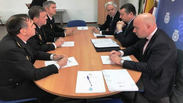 Antonio Sanz, reunido con mandos policiales en La Línea Antonio Sanz, reunido con mandos policiales en La Línea