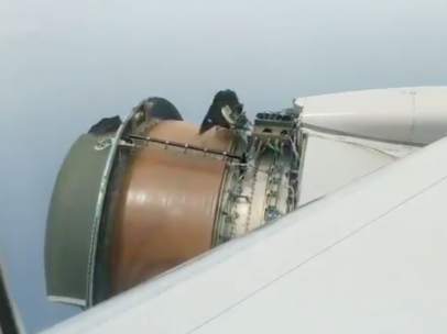 Avión de United Airlines pierde un motor