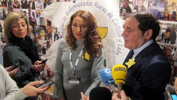 Salamanca.- El consejero junto a la presidenta de AERSCYL en Salamanca Salamanca.- El consejero junto a la presidenta de AERSCYL en Salamanca